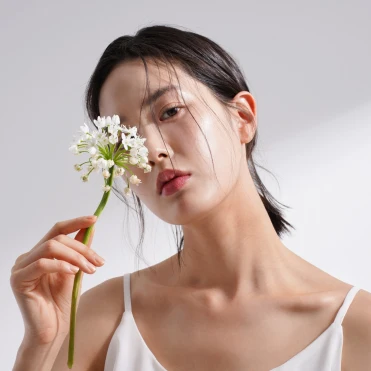 Цікавий метод маскування темних кіл під очима, помічений в азійських б’юті-інфлюенсерів