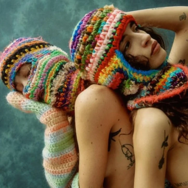 Як примирити волосся із шапкою