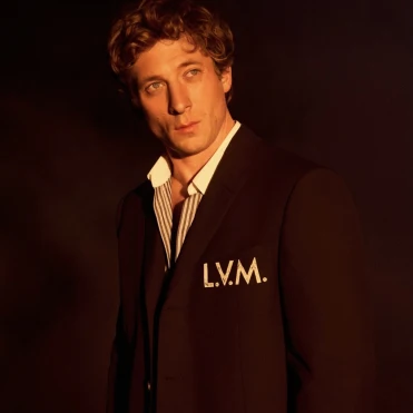 Джеремі Аллен Вайт став зіркою нової рекламної кампанії Louis Vuitton 