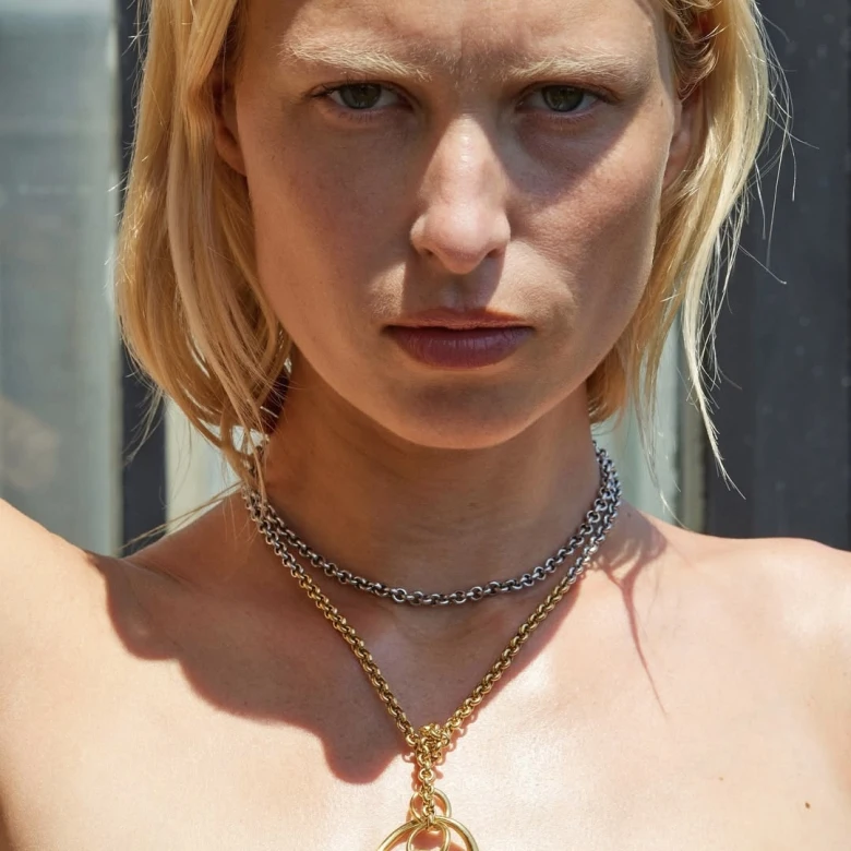 Мікс металів: чому всі поєднують золоті прикраси зі срібними 