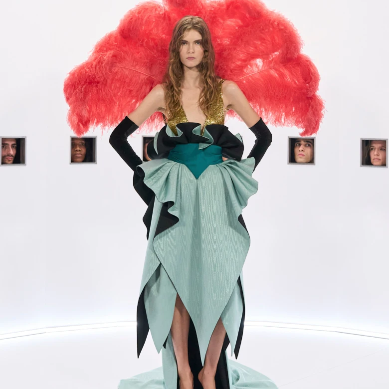 Valentino Haute Couture весна-літо — 2026: дзеркало світу через об'єктив моди