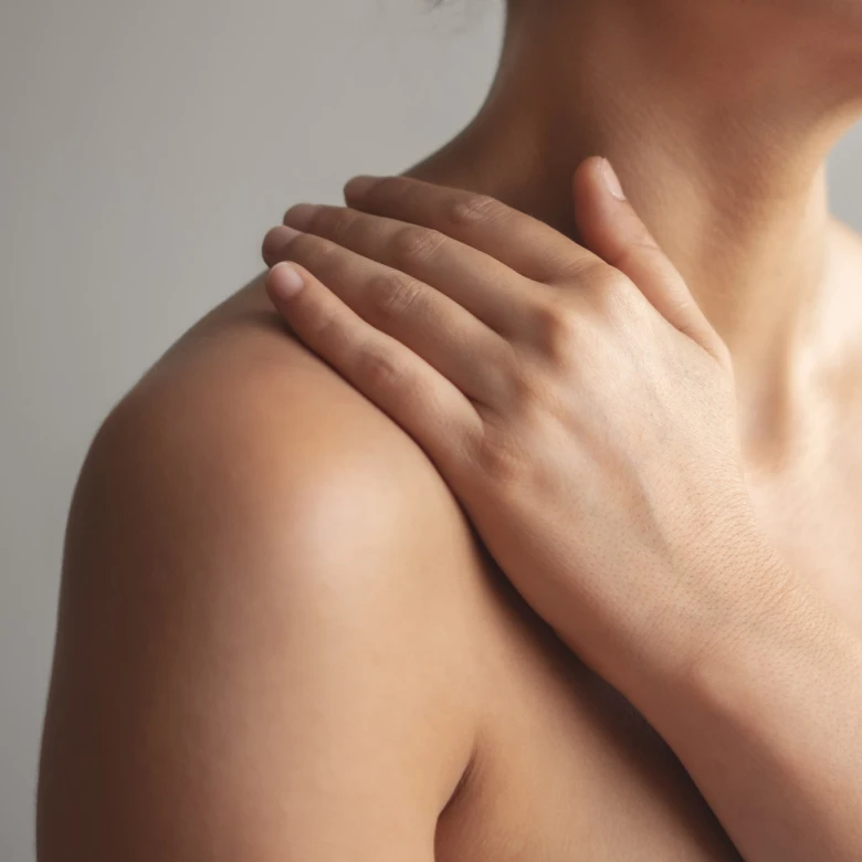 Як зупинити зимову сухість і свербіж: 6 SOS-засобів для дуже сухої шкіри тіла