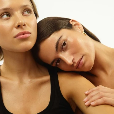 Краплі для автозасмаги: як наприкінці зими отримати рівний тон без плям