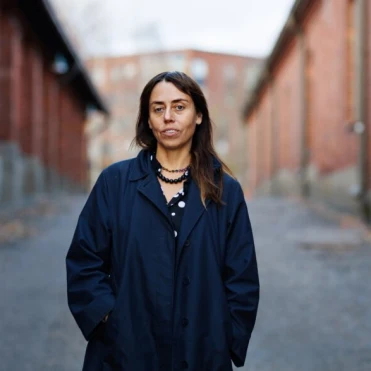 Жанна Кадирова представила у Берліні інсталяцію про наслідки підриву Каховської ГЕС