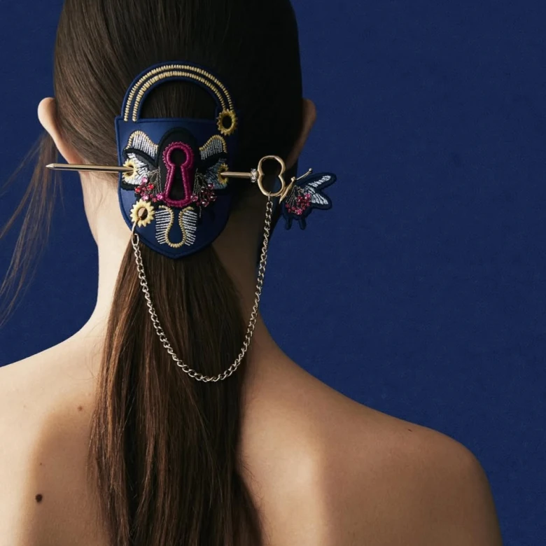 Зірковий hair-стиліст Джон Ноллет представив прикраси для волосся, натхненні коханням