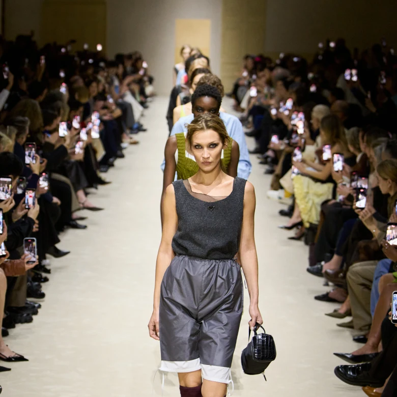 Prada осінь-зима — 2026/27: 15 образів — 60 стилізацій 