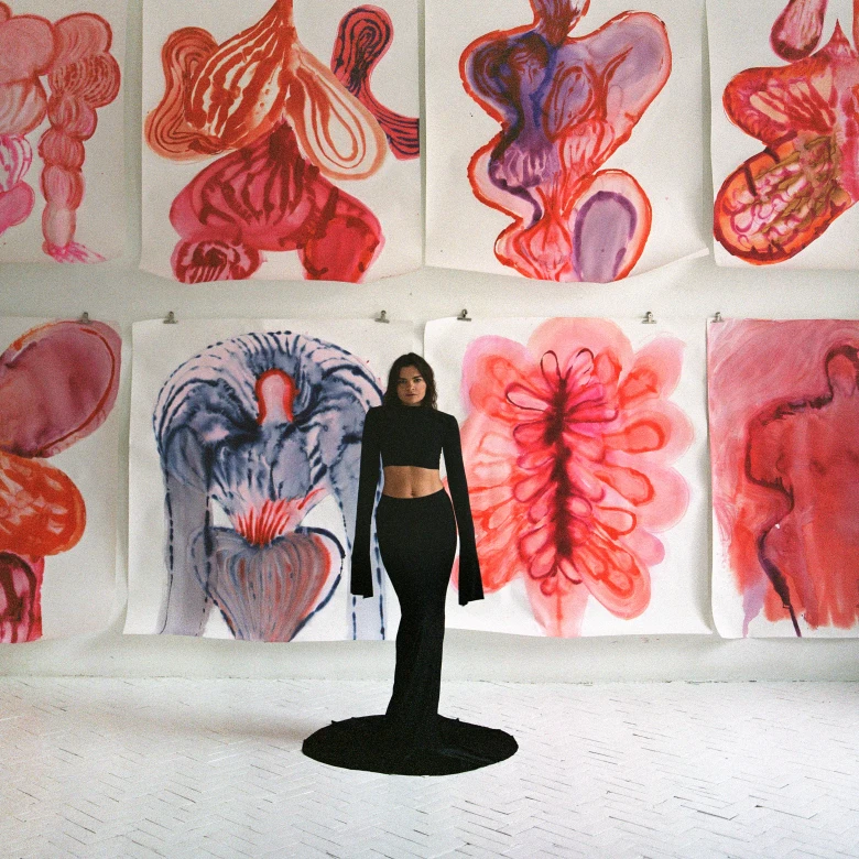 Художниця Маша Рева про максимальну відвертість у своїх роботах, погляд на власне тіло та любов до дизайну, що передається в її родині