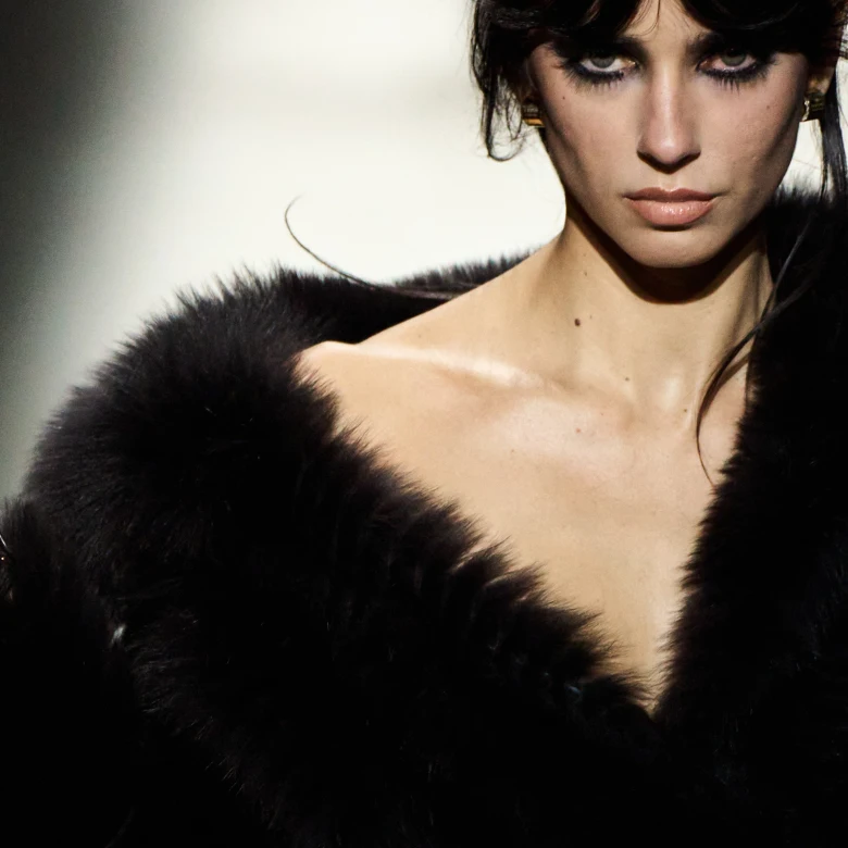 Gucci осінь-зима — 2026/27: як Демна Гвасалія повертає еру Тома Форда 