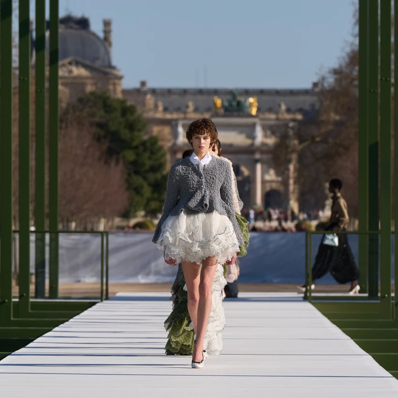 Christian Dior осінь-зима — 2026/27: як Джонатан Андерсон переосмислює образ водяних ліній у своїй новій колекції 