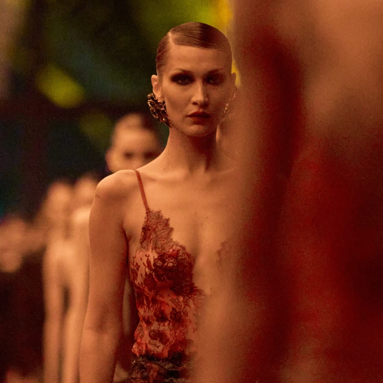 Saint Laurent осінь-зима — 2026/27: Ентоні Ваккарелло переосмислює культовий Le Smoking і формує нову мову ідентичності 