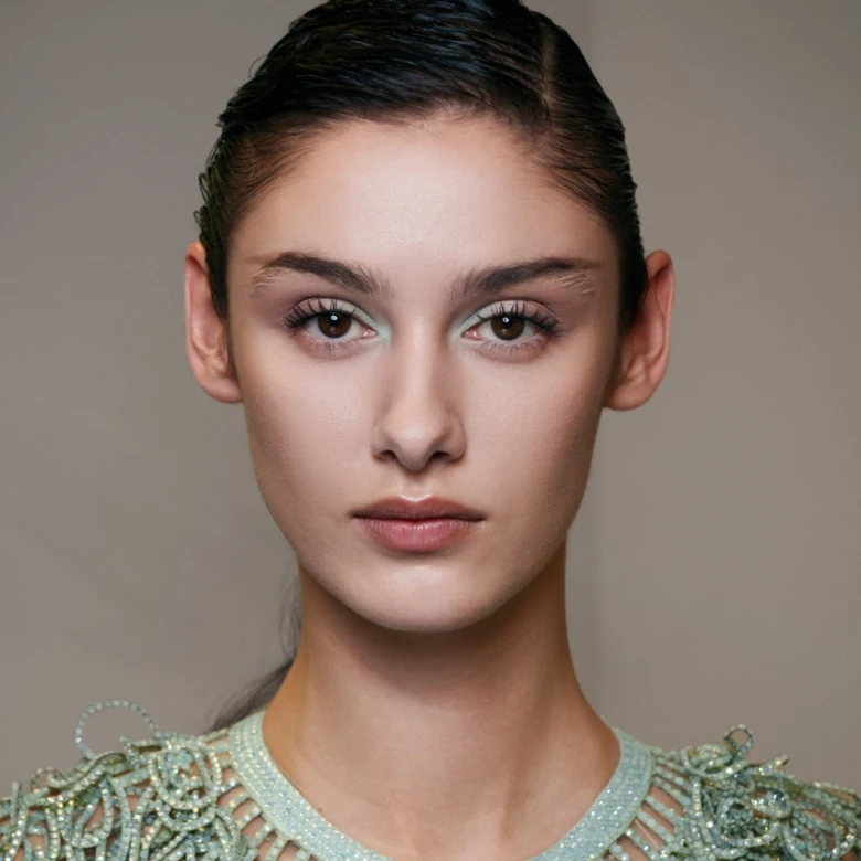 З якою помадою поєднувати м’ятні тіні — новий мікротренд весни-2026