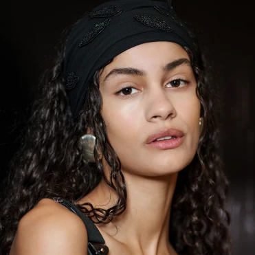 4 трендові аксесуари для волосся, які рятують у bad hair day