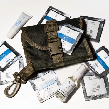 Український бренд EcoProf Cosmetics розробив косметички для військових, які знаходяться у польових умовах