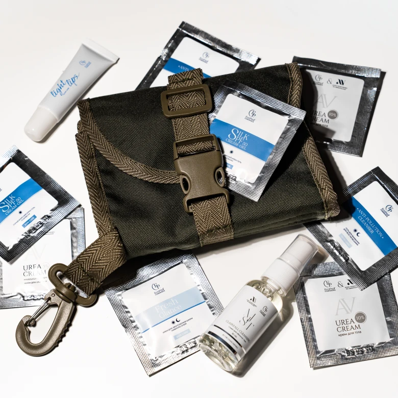 Український бренд EcoProf Cosmetics розробив косметички для військових, які знаходяться у польових умовах