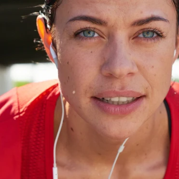 Спорт і акне: чому після залу з’являються висипання і як це контролювати