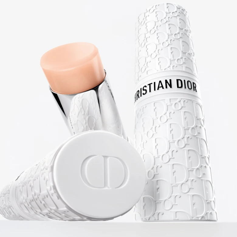 Beauty-рішення сезону: оновлений SPF-стік Dior тепер можна наносити поверх макіяжу 