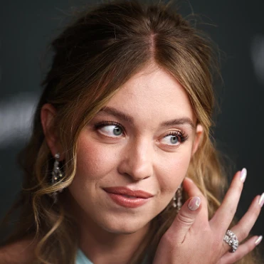 Акторку Сідні Свіні вирізали з «Диявол носить Prada — 2»: що сталося з її камео?