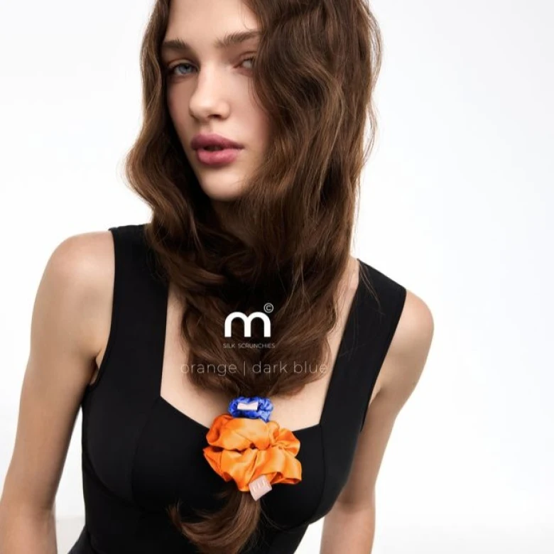 Як носити шовкові резинки для волосся влітку 2026 року: новий підхід від Mon Mou