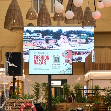 Бессарабка стала центром моди: у Києві пройшов благодійний Fashion Bazar ініційований Іриною Адоніною