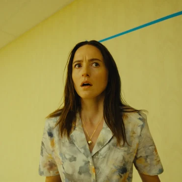 Фільм жахів студії A24 «Backrooms: Залаштунки» став лідером в українському прокаті