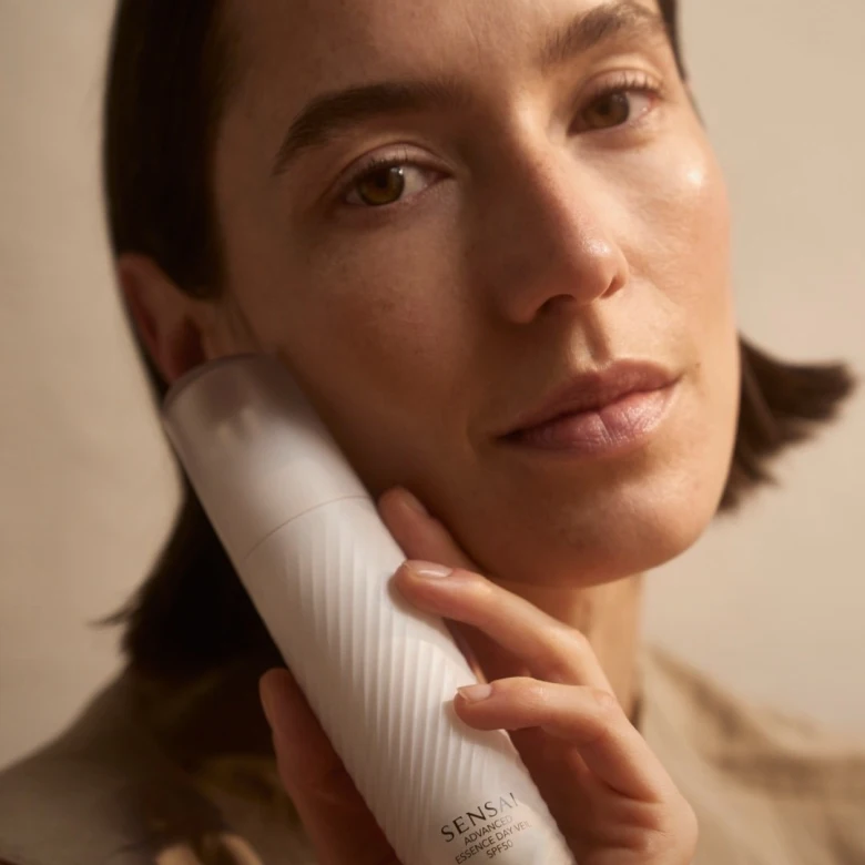 Культова есенція-вуаль Sensai отримала SPF 50 і нову антивікову формулу