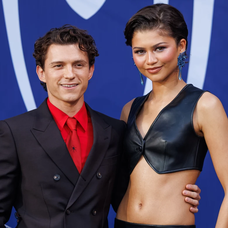 Зендея у вінтажному Versace поділилася ніжною світлиною з Томом Голландом 