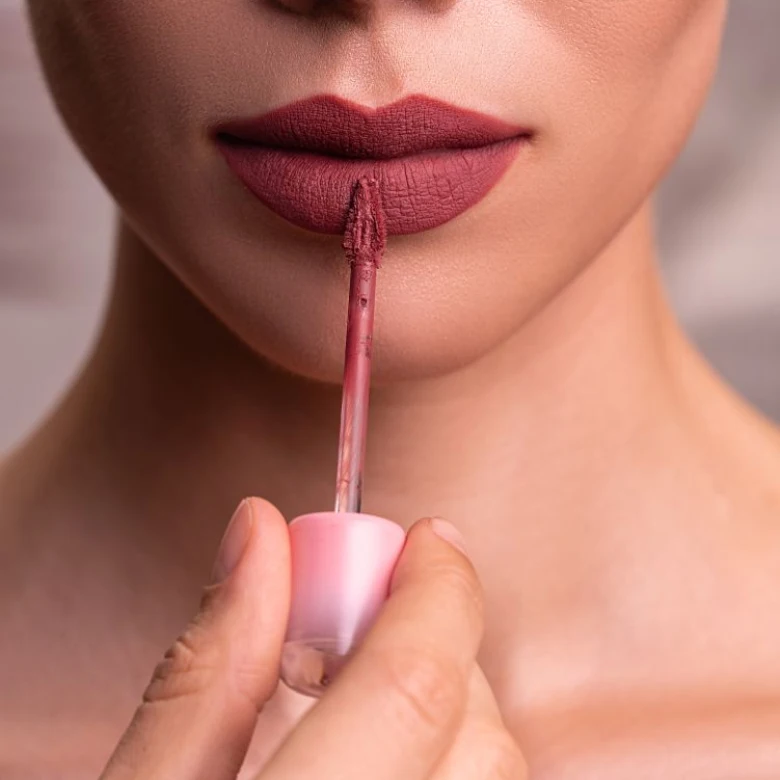 Матова помада, яка не сушить губи: ZOLA Beauty представили нову Velour Lip Soufflé