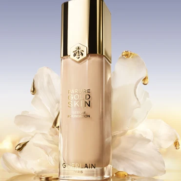 Незвичайна новинка Guerlain: тональний засіб Parure Gold Skin Serum Foundation протестували на шкірі після хімічного пілінгу