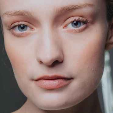 Карамельний монохром — красивий б’юті-прийом, помічений на NYFW