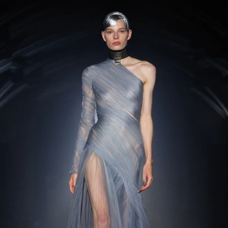 McQueen повертається до Лондона з колекцією весна-літо — 2027