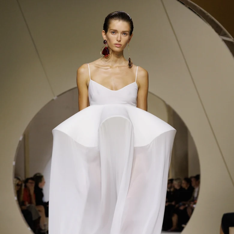 Givenchy весна-літо 2027: 5 деталей, які визначили колекцію