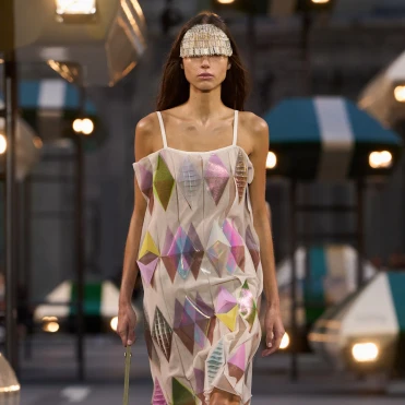 Легкість замість обладунків: 5 головних ідей нового Louis Vuitton