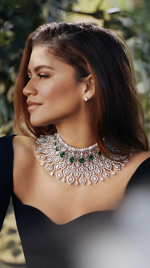 Зендея продемонструвала актуальні у 2024 році прикраси у зніманні для Bulgari