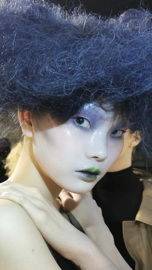 Як створювалися makeup-образи для шоу Maison Margiela, показала візажистка Пет Макграт