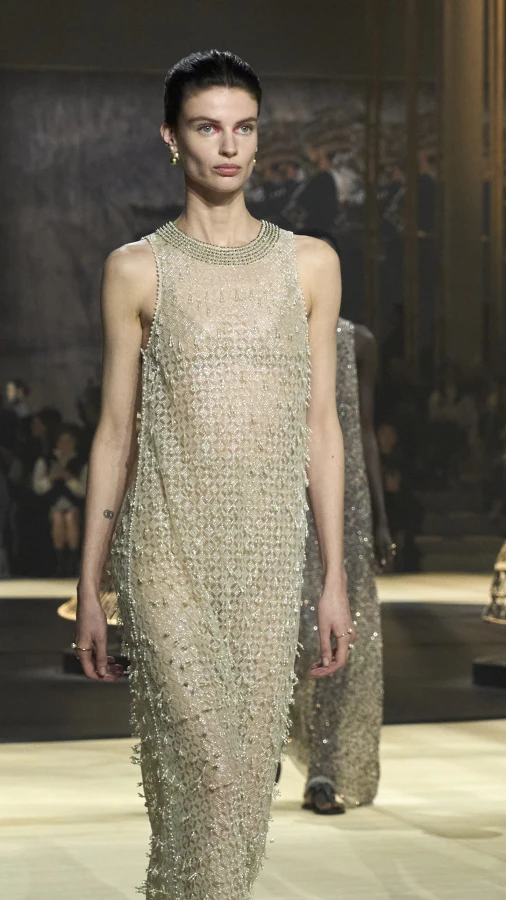 Christian Dior осінь-зима — 2024/25: одяг крізь призму Miss Dior та жіночі обладунки