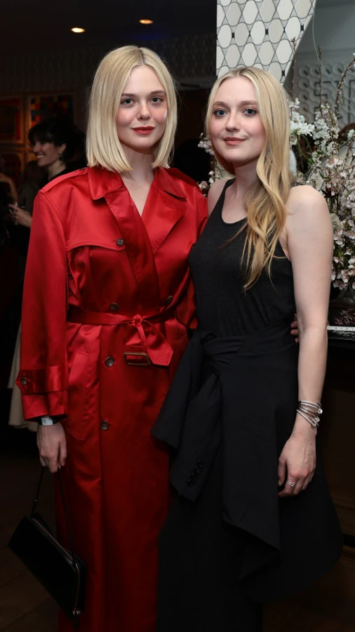 Ель Феннінг представила нову трендову зачіску