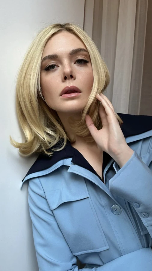 Ель Фаннінг продемонструвала сукню Valentino авторства Алессандро Мікеле на червоному хіднику 
