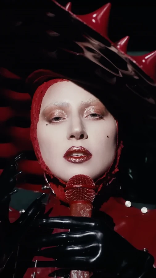 Дивимося новий кліп Леді Гаги Abracadabra