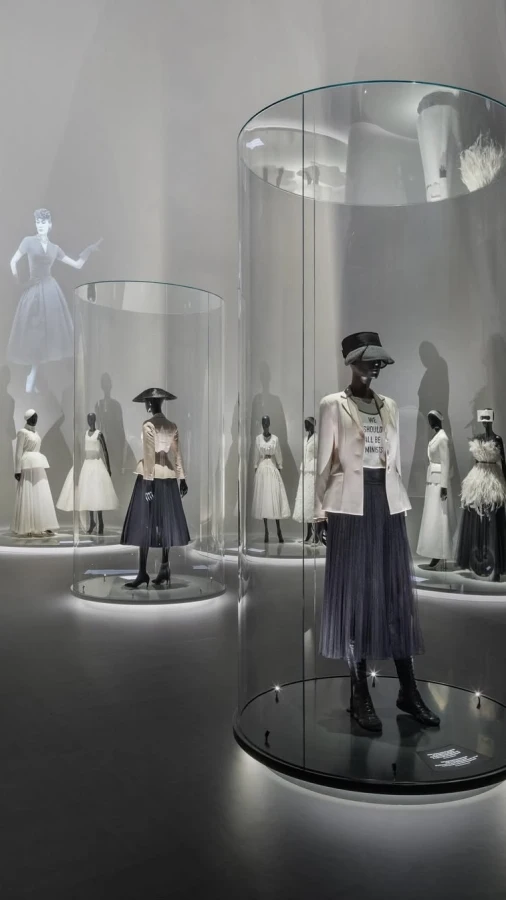 Dior представляє ретроспективну виставку «Дизайнер мрій» у Сеулі 