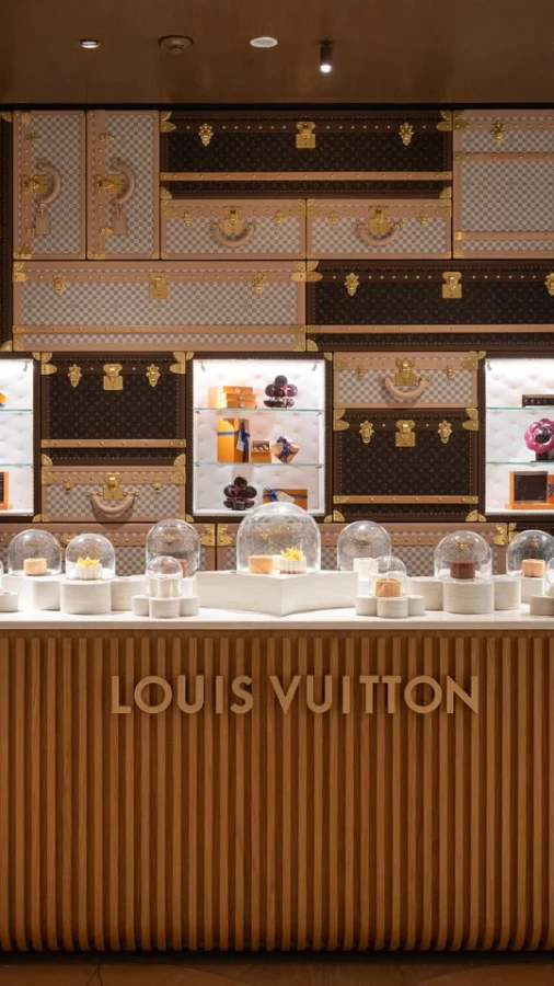Louis Vuitton представив у Шанхаї бутик у вигляді корабля