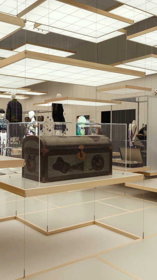 Louis Vuitton запрошує у візіонерську подорож історією Дому через нову виставку в Японії