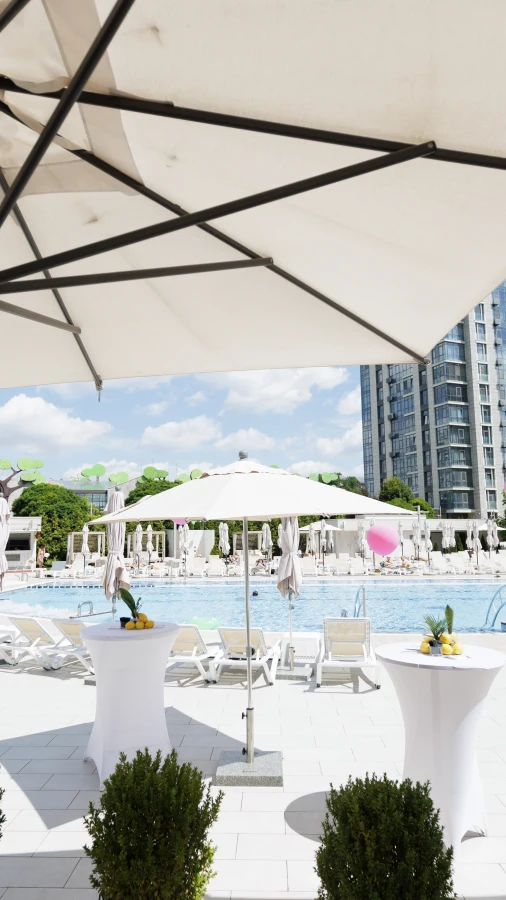 COSMOPOLITAN SUMMER DAY: день краси, натхнення і відпочинку біля басейну