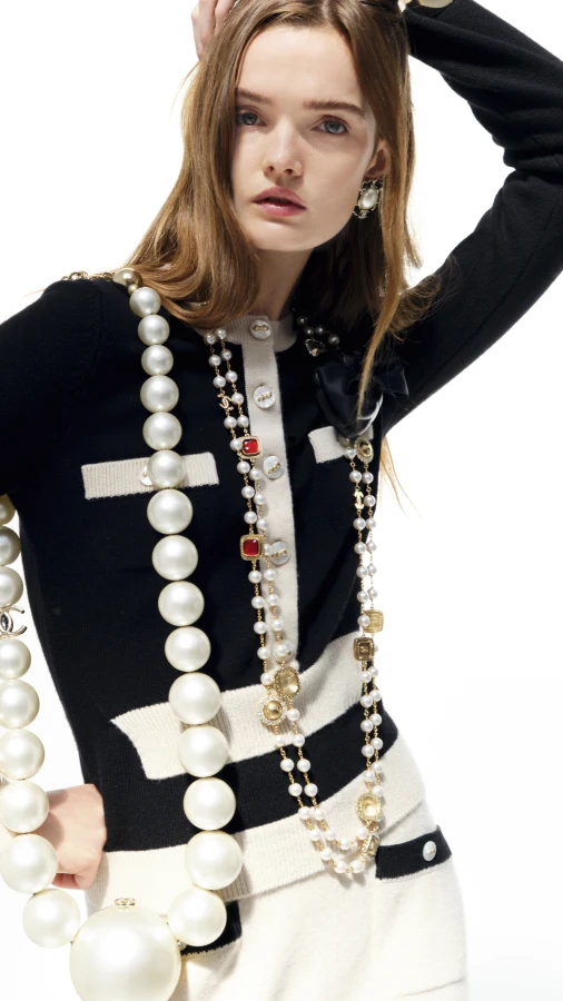 Chanel продемонстрував колекцію осінь-зима — 2025/26 разом із моделлю Лулу Тенні 