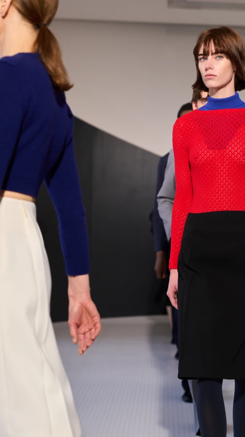 Jil Sander весна-літо — 2026: дуальність мінімалізму в дебютній колекції Симоне Беллотті 