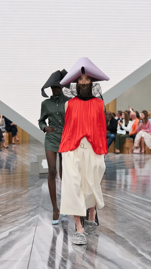 Christian Dior весна-літо — 2026: Джонатан Андерсон представив свою дебютну жіночу колекцію