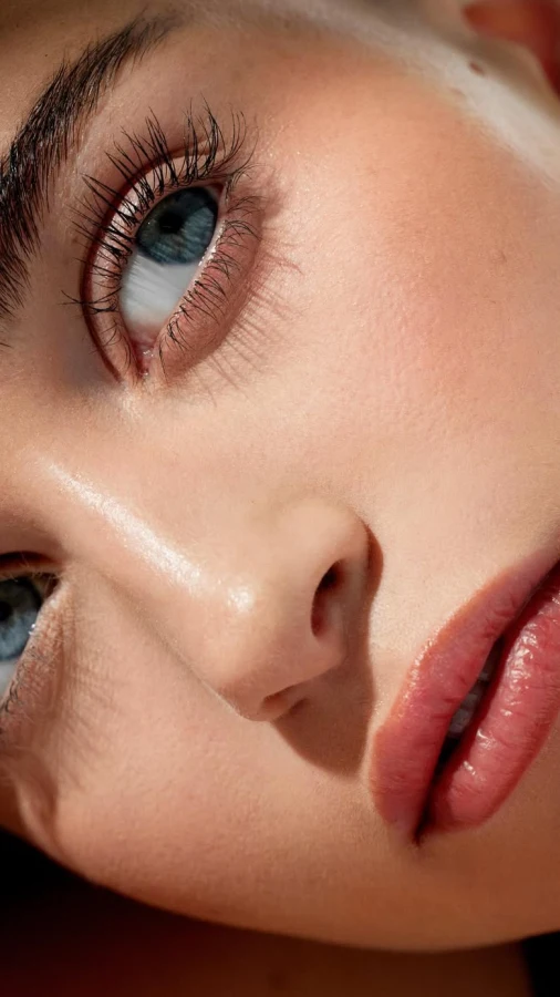 Чутливі очі: яку туш обрати без компромісів