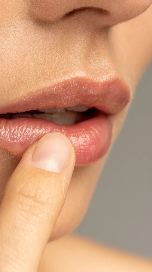 Аптечні бальзами для губ на випадок, коли сухість вийшла з-під контролю