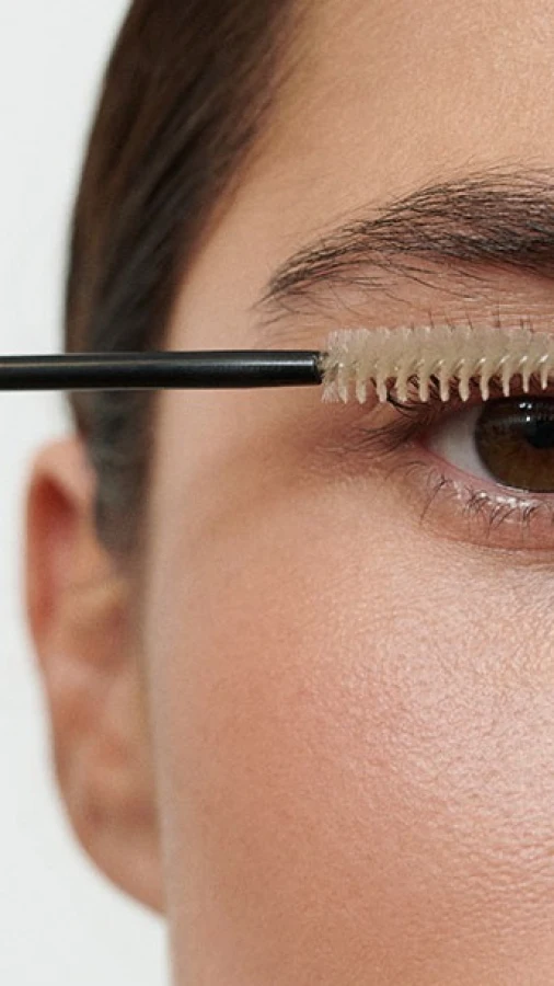 Мінімалістичний тренд: прозорі гелі для вій замість туші