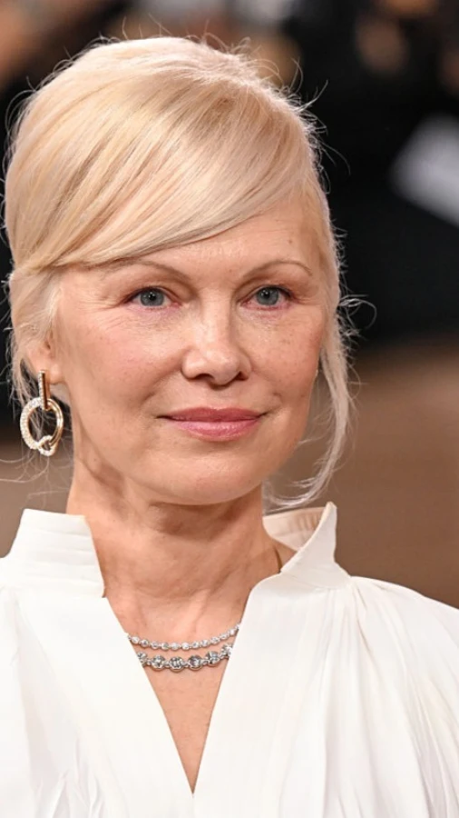 Памела Андерсон повернулася до блонду