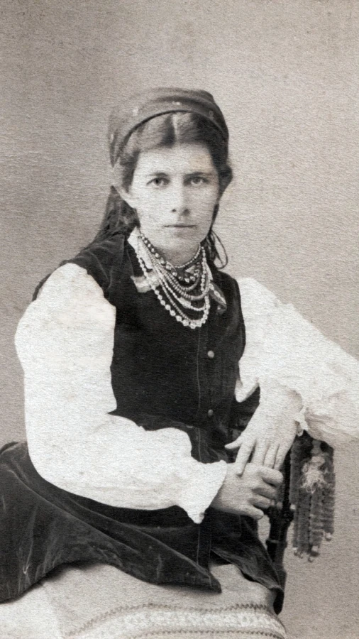 Читаємо уривок з книги «Маскарад» української письменниці Олени Пчілки